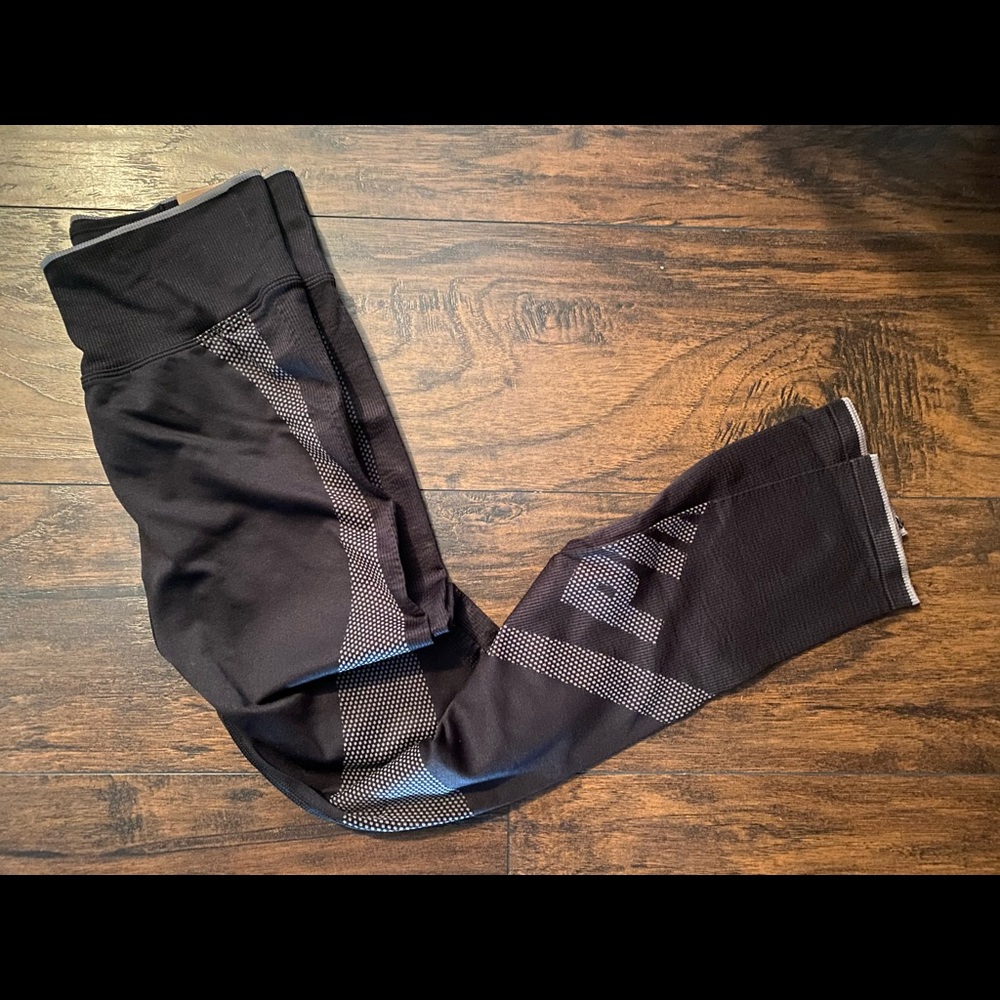 Victoria’s Secret pink leggings